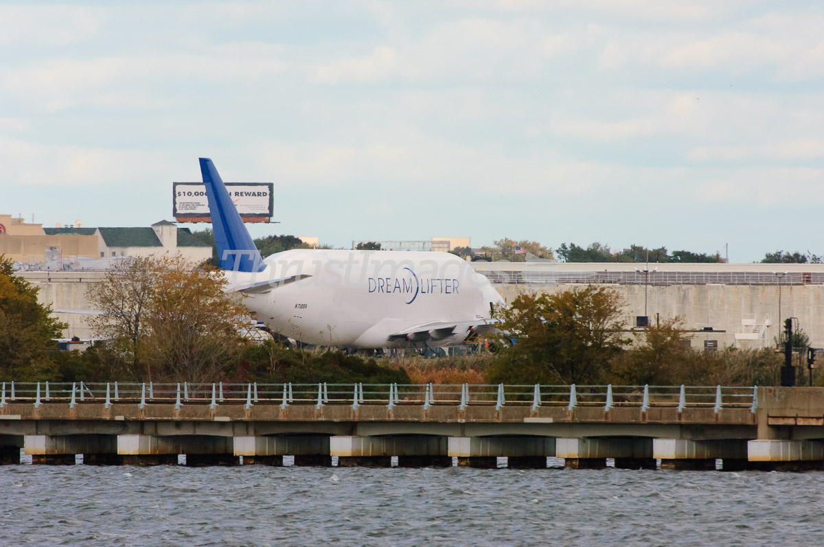 Boeing 747-4H6(LCF) N718BA